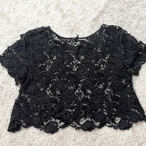 Express Tops - Express Crochet Crop Top